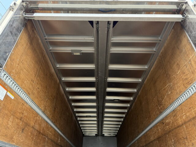 日野：17プロフィア：ハイルーフ：ウィング：アルミホイール：リア門口ステンレス