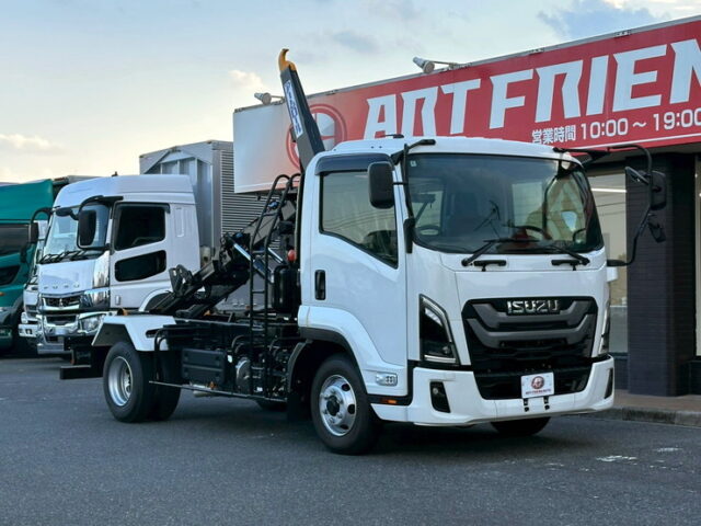いすゞ：フォワード：登録済未使用：アームロール：3人乗り：ベッドレス：積載3.750㎏