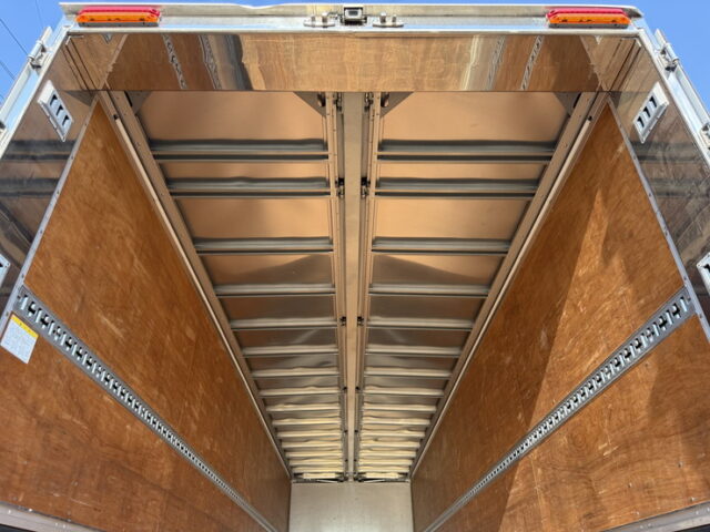 日野：17プロフィア：ハイルーフ：ウィング：メッキ多数：ステンレス多数：リア門口ステンレス