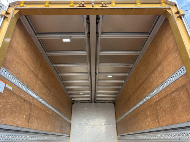 いすゞ：フォワード：6200ワイド：ウィング：木床：アルミホイール：240馬力：エアサス