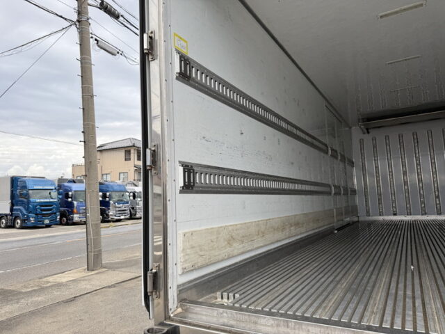 日野：レンジャープロ：ハイルーフ：冷凍バン：左観音扉：キーストン床：エアサス