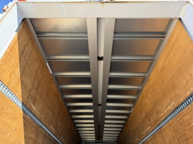 日野：17プロフィア：ハイルーフ：ウィング：メッキ多数：アルミホイール：プロシフト