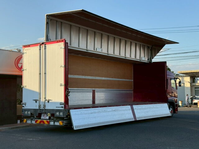 17スーパーグレート：ハイルーフ：ウィング：メッキ多数：アルミホイール：格納ゲート