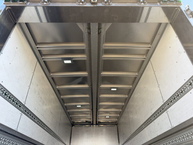 日野：レンジャープロ：ウィング：ボディ枠ステンレス：90アオリ：240馬力：エアサス