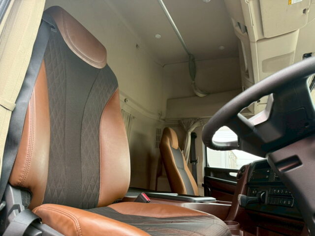 日野：17プロフィア：ハイルーフ：トレーラーヘッド：第5輪荷重11.500㎏：E13C