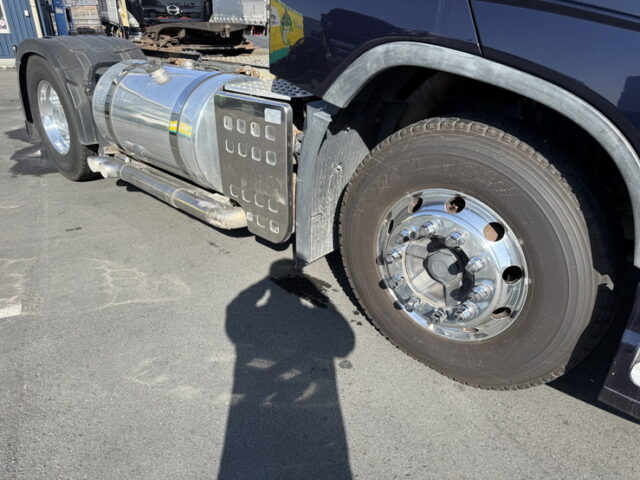 【委託販売】VOLVO:トレーラーヘッド:シングル:アルミホイール:架装多数