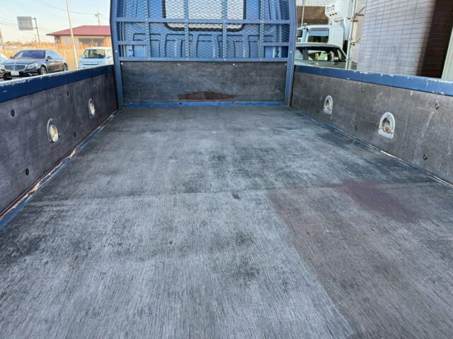 いすゞ:エルフ:平ボデー:標準幅:10尺長:マニ割り:ハイグレード:140馬力