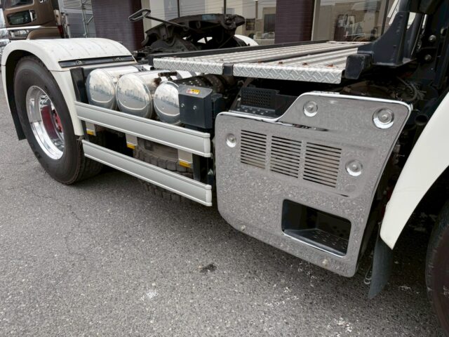 日野:17プロフィア:ハイルーフ:トレーラーヘッド:第5輪荷重11.500㎏:車検7月迄