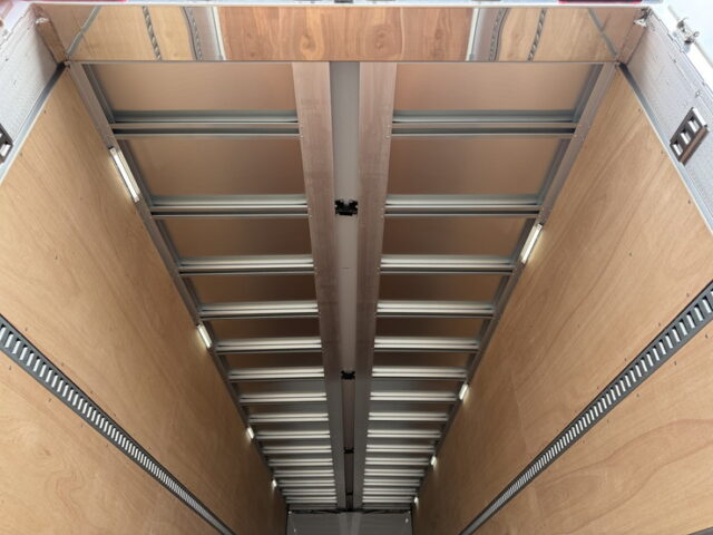 日野：17プロフィア：ハイルーフ：ウィング：未使用：アルミホイール：リア門口ステンレス