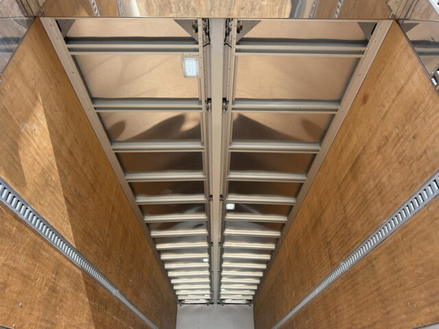 いすゞ：ギガ：ハイルーフ：ウィング：アルミホイール：リア門口ステンレス：低走行