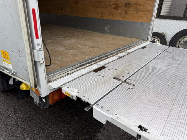 日野：デュトロ：バン：ワイドロング：格納ゲート：左スライドドア：AT車：準中型免許