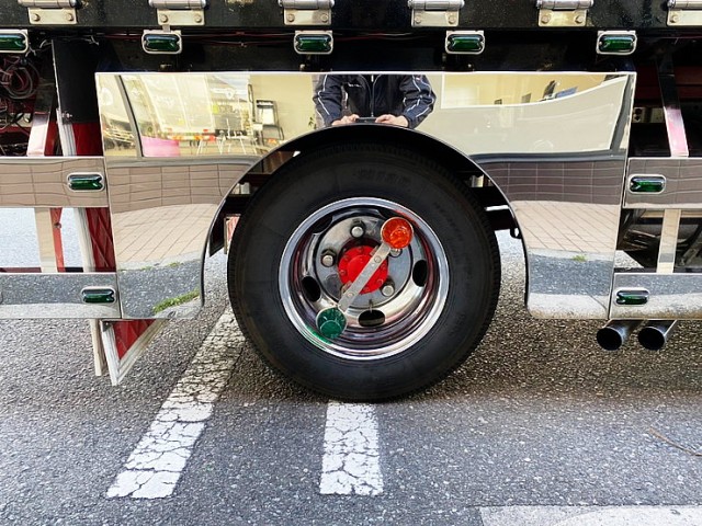 【590】いすゞ　エルフ　平ボディ　背抜き　マニ割り