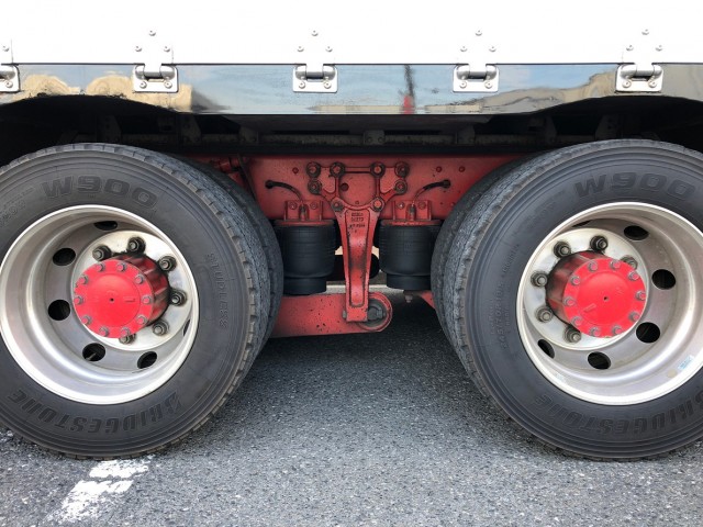 【243】ＵＤトラックスクオン　低床　アルミウイング　総輪エアサス　