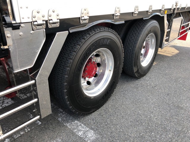 【469】UDトラックス　クオン　ウィング　10輪　ステンレス多数