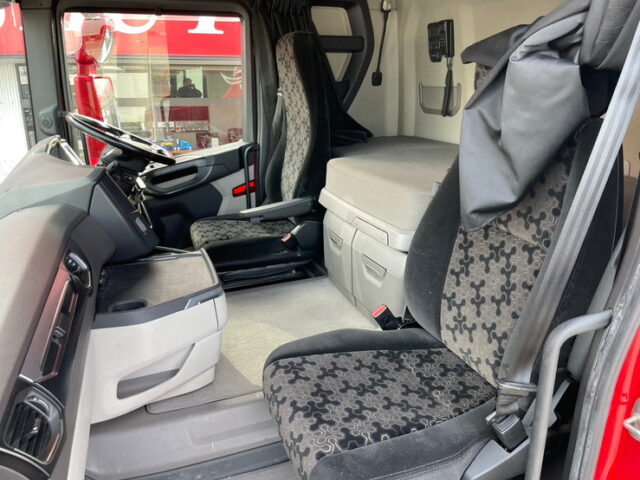 スカニア　R450　トレーラーヘッド　スライドカプラー　アルミホイール　ブタ鼻