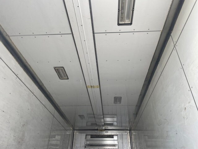 日野　レンジャープロ　冷凍ウィング　ステンレスサイドバンパー　メッキパーツ多数