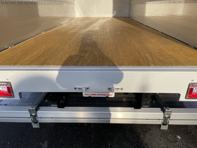 日野　17レンジャー　ウィング　6200ワイド　後輪エアサス　格納ゲート付　240馬力