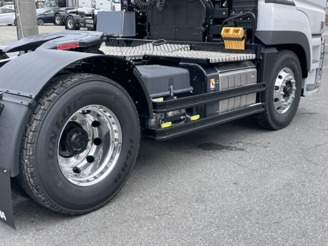 17スーパーグレート　トレーラーヘッド　ハイルーフ　D尺　460馬力　未使用　第5輪荷重11.500㎏　プレミアムライン