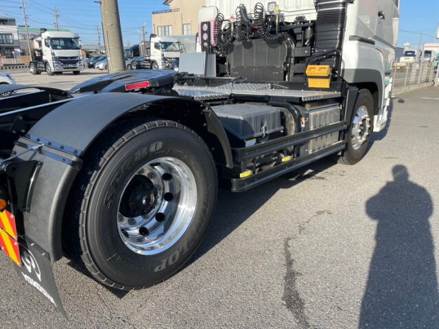 17スーパーグレート　トレーラーヘッド　ハイルーフ　未使用　E尺　460馬力　第5輪荷重11.500㎏　プレミアムライン