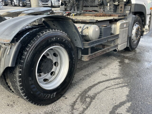 クオン　ハイルーフ　トレーラーヘッド　第5輪荷重11.500㎏　エアサス　410馬力