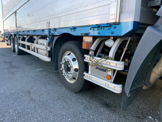 日野　17プロフィア　ハイルーフ　アルミウィング　アルミホイール　AT　メッキパーツ多数