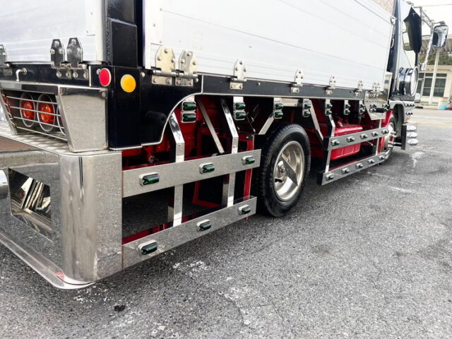 三菱ふそう　キャンター　平造りボディー　架装多数　電飾多数