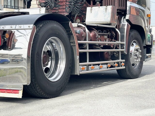 日野　プロフィア　ハイルーフ　トレーラーヘッド　架装多数　第5輪荷重8.900㎏　メッキホイール