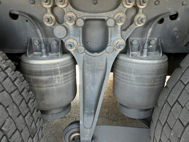 【1113】H29　クオン　ハイルーフ　ウィング　リア門口ステンレス　総輪エアサス