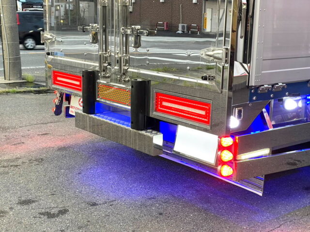 【1450】R1　17プロフィア　ハイルーフ　ウィング　メッキ多数　ステンレス多数【委託販売】