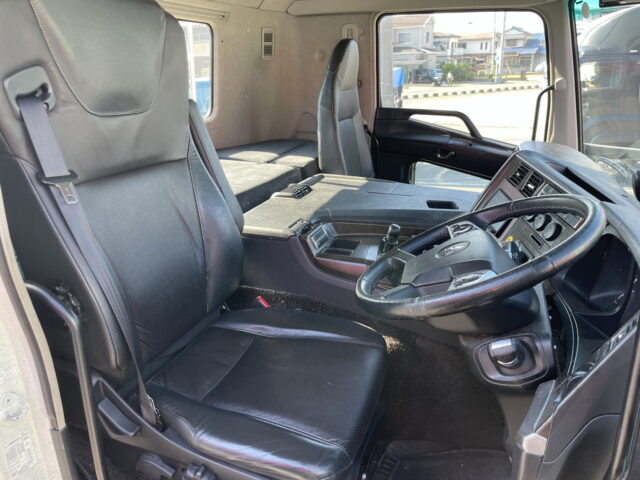 17スーパーグレート トレーラーヘッド プレミアムライン 第5輪荷重11.500㎏ ブタ鼻