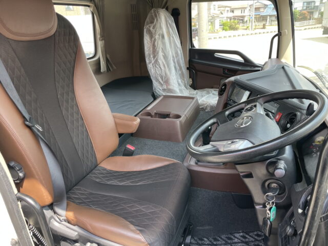 日野　17プロフィア　トラクターヘッド　架装多数　ハイルーフ