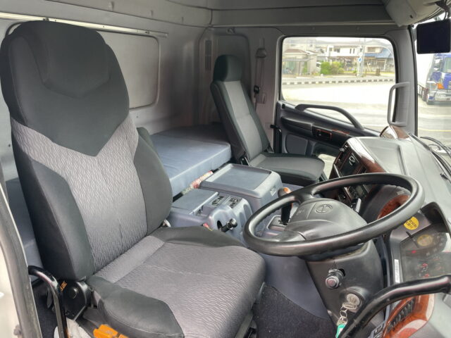 日野　プロフィア　ハイルーフ　ウィング　寝台メッキ　ステンレス多数