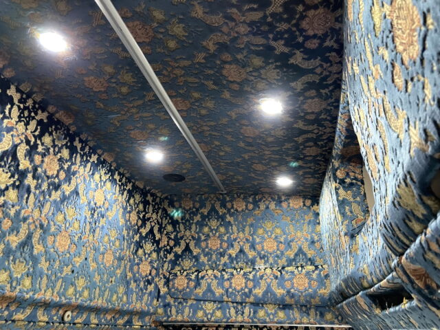 日野　17プロフィア　ハイルーフ　ウィング　造りボデー　1M10アオリ　内装生地張り