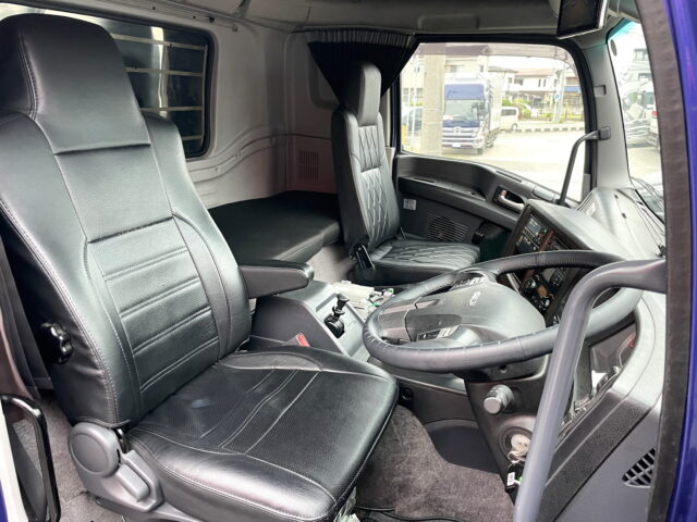 いすゞ　ギガ　ハイルーフ　冷凍バン　4軸　左観音扉2枚　サブエンジン　ジョロ４キーストン