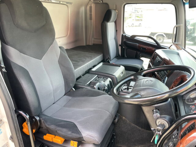 日野　プロフィア　ハイルーフ　ウィング　リア門口ステンレス　木床　内高247㎝