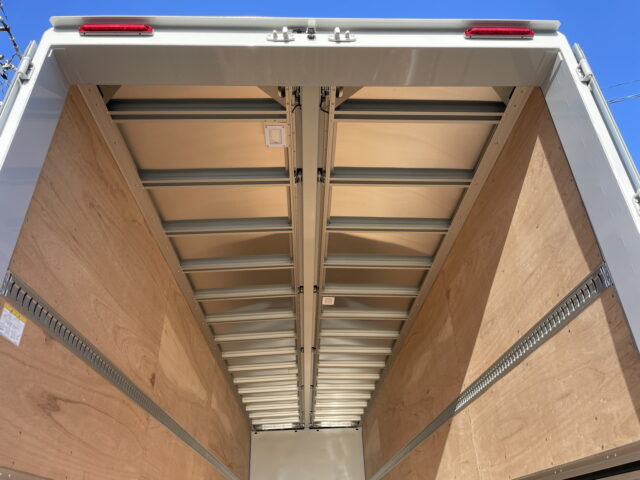 いすゞ　ギガ　ハイルーフ　ウィング　未使用車　アルミホイール　メッキ多数