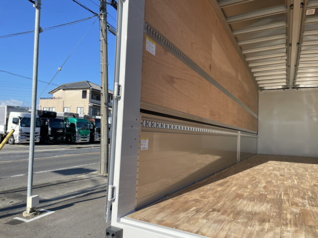 いすゞ　ギガ　ハイルーフ　ウィング　未使用車　アルミホイール　メッキ多数