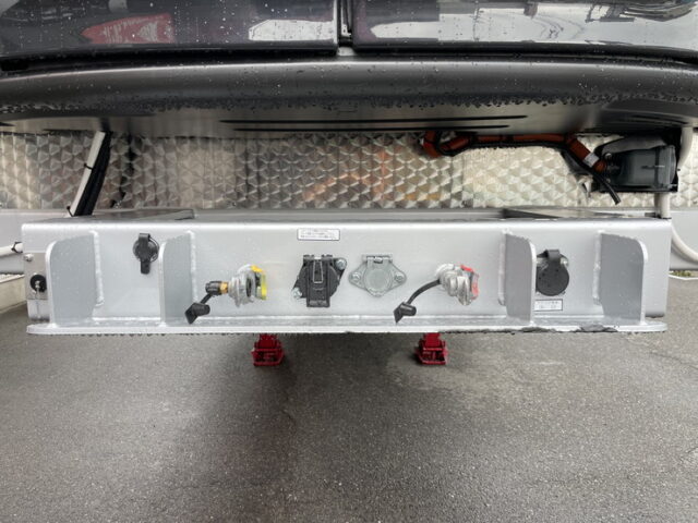 トレクス：トレーラー：冷凍ウィング：未使用：3軸：リフトアクスル：前壁：冷凍機