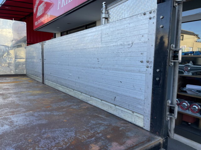 キャンター　平ボデーアルミブロック　標準幅　ロング　6速ＭＴ　生エンジン