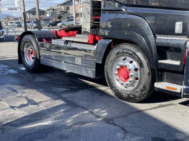 17スーパーグレート　ハイルーフ　トレーラーヘッド　460馬力　第5輪荷重11.500㎏