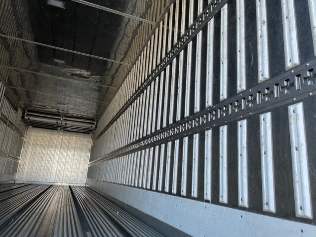 UD クオン：ハイルーフ：冷凍バン：トレクス造りボデー：横扉：ステンレス多数：AT