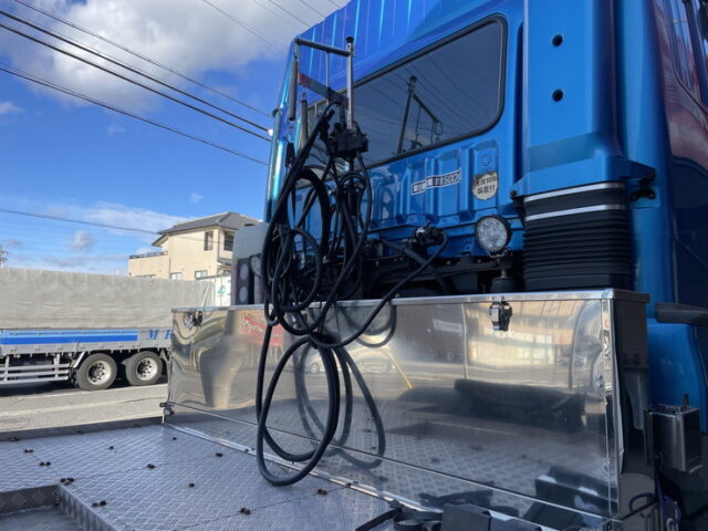 17スーパーグレート　ハイルーフ　トレーラーヘッド　第5輪荷重11.500㎏　アルミホイール