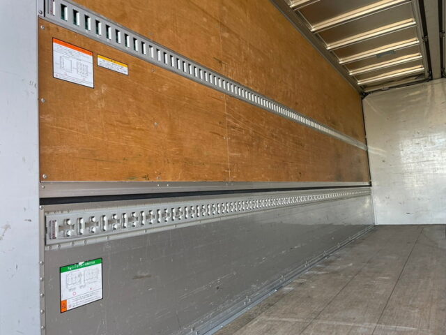 いすゞ:フォワード:ワイド:210馬力:アルミウィング:格納パワーゲート:リアエアサス:アルミホイール