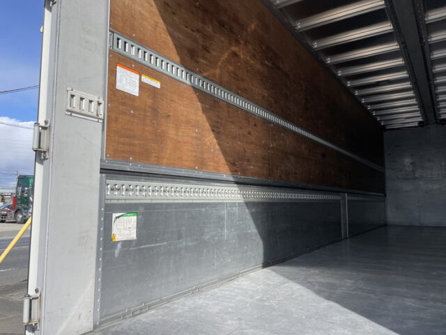 日野　17プロフィア　ハイルーフ　ウィング　後輪エアサス　380馬力