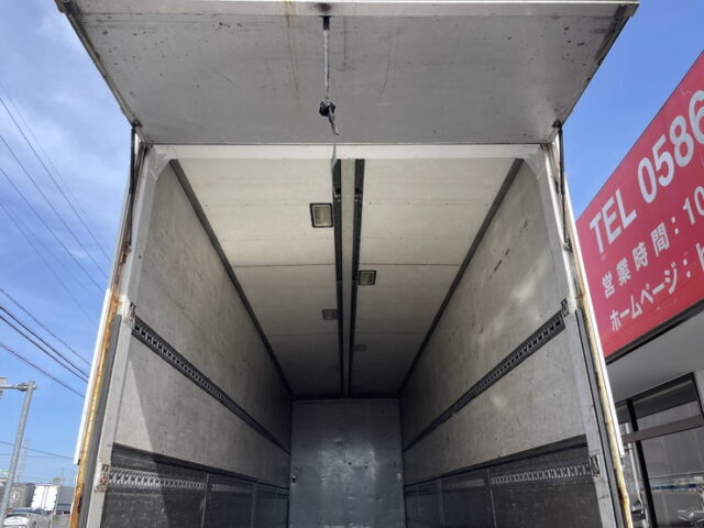 クオン：ハイルーフ：ウィング：跳上ゲート：総輪エアサス：エアロ付き：メッキ多数　