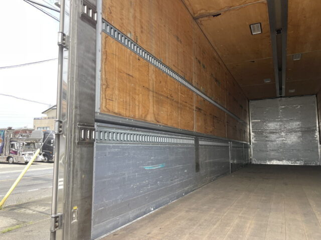 日野：プロフィア：ハイルーフ：ウィング：メッキ多数：ステンレス多数　