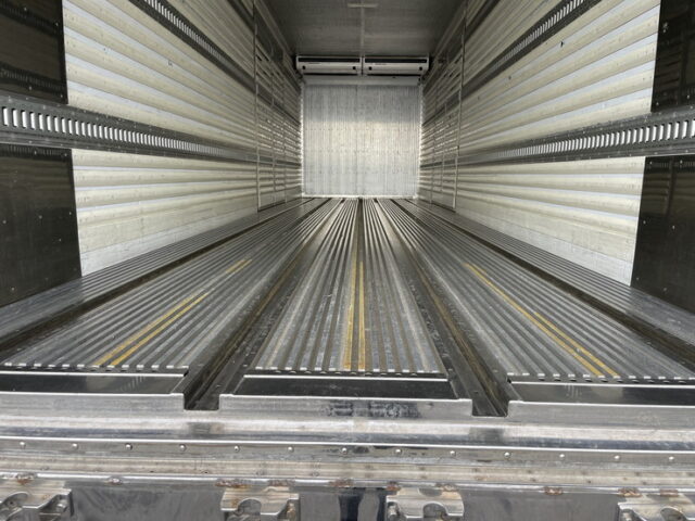 いすゞ　ギガ　ハイルーフ　冷凍バン　サブエンジン　両側観音扉　ステンレス多数