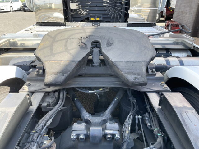 日野：プロフィア：トレーラーヘッド：ハイルーフ：ルーフバー：パイプバンパー：アルミホイール