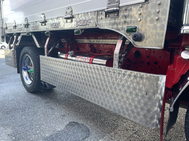 いすゞ：エルフ：造り平ボディ：内装生地張り：5MT：オバＱバンパー：フロントバイザー：架装多数