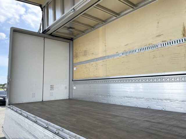 いすゞ：ギガ：ハイルーフ：ウィング：AT：木床：アルミホイール：リアエアサス